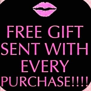 💕🛍 Free gift w/ purchase!